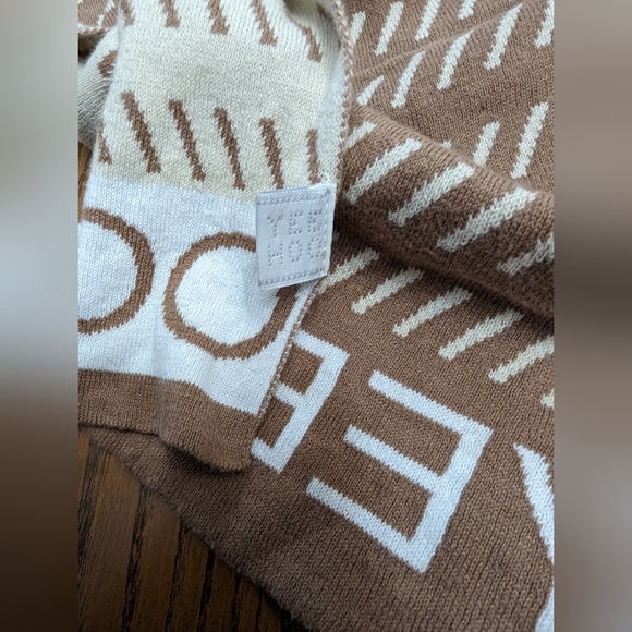 YeeHoo scarf. Knit. Polyester. Brown and tan . 44x9 inches.  Rare find. - Picture 2 of 6